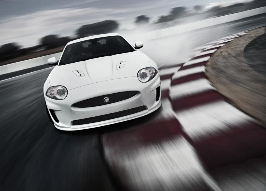  Jaguar XKR Black Pack 2010 года  (фото 8 из 23)